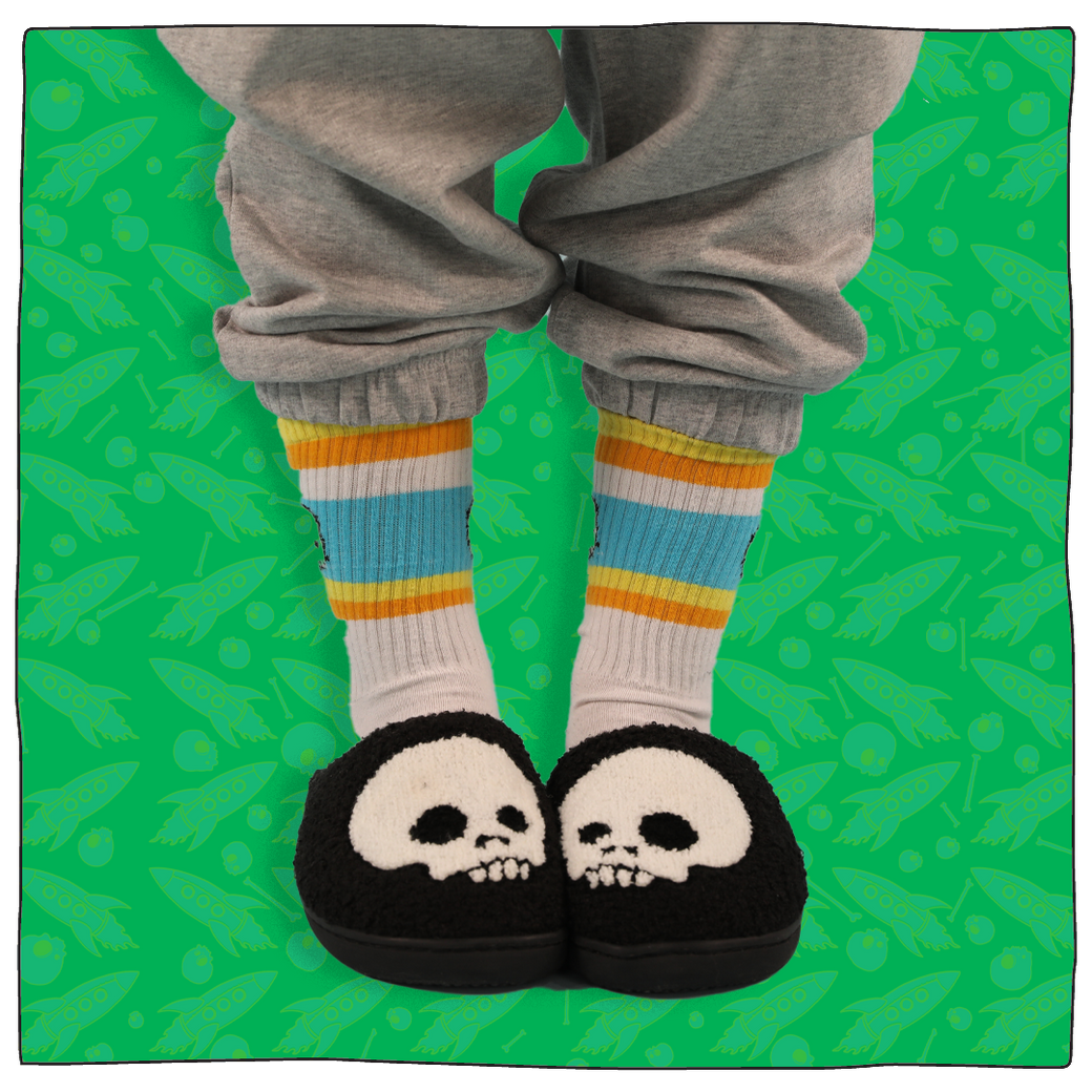 Fluffy Skull Slippers in Black/White